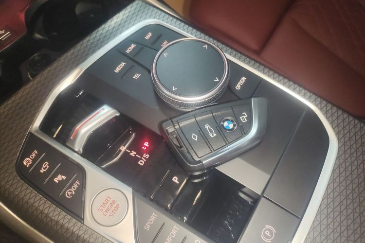 宝马3系 2024款 325Li M运动曜夜套装中控内饰7001