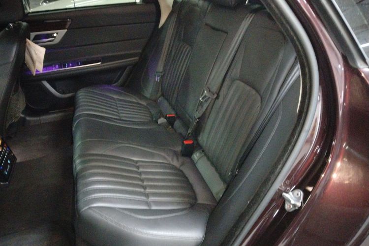 捷豹XFL 2018款 XFL 3.0 SC 340PS 奢华版中控内饰21