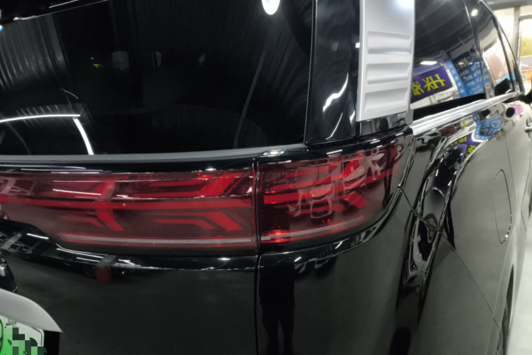 腾势D9 2024款 DM-i 1050 尊享型车身外观9