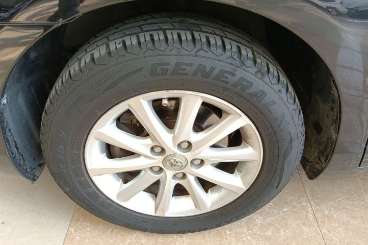 丰田 凯美瑞 2013款 200E 经典精英版车身外观6007