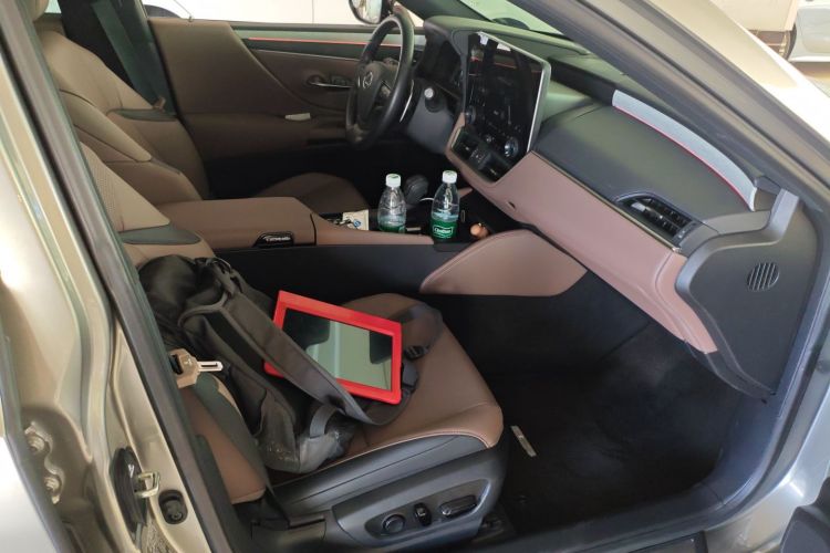 雷克萨斯ES 2025款 300h 臻享版局部细节41