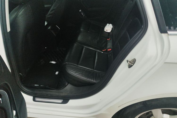 奥迪A4L 2015款 35 TFSI 自动标准型中控内饰7004