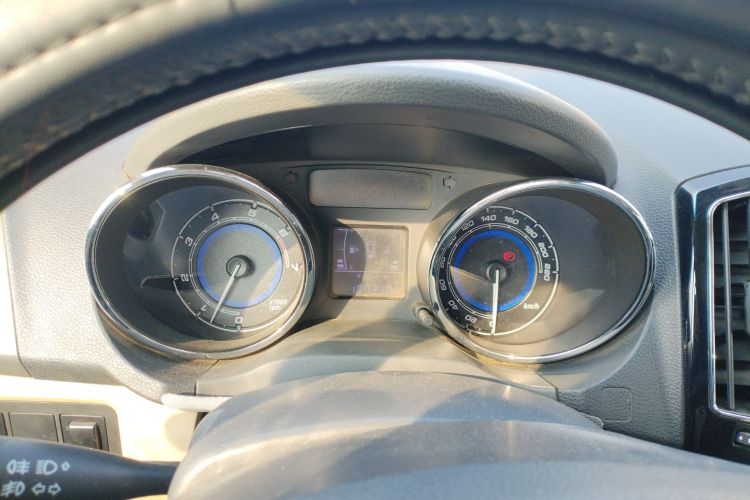 奇瑞E3 2015款 1.5L 手动智尚型中控内饰14