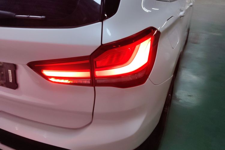 宝马X1 2020款 sDrive25Li 领先型车身外观9