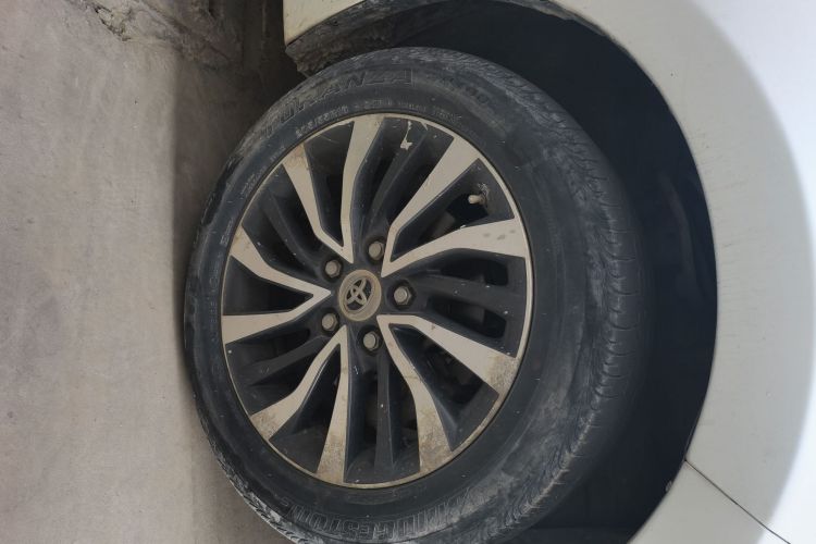 丰田 卡罗拉 2016款 双擎 1.8L E-CVT精英版车身外观10