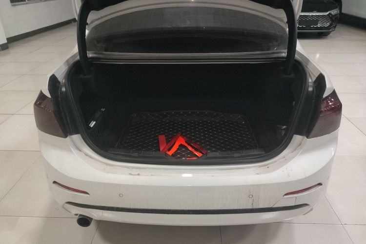 宝马1系 2018款 改款 118i 运动型机舱底盘23