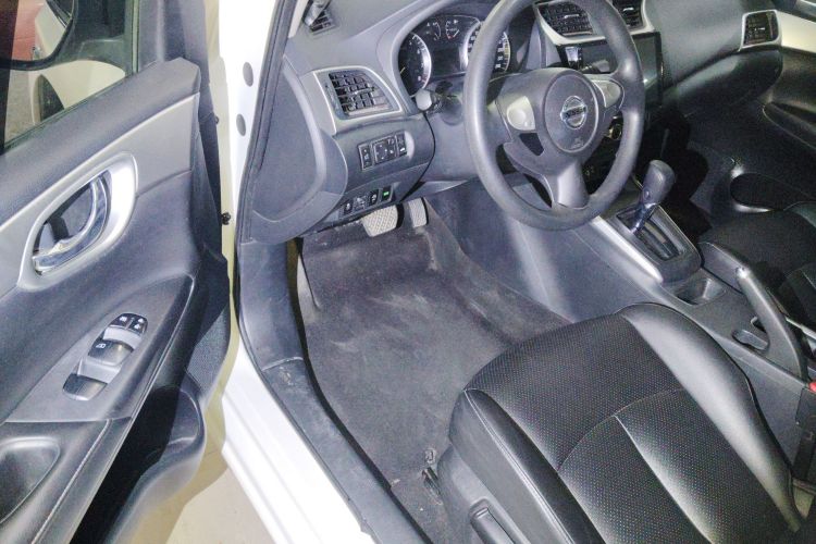 日产 轩逸 2021款 经典 1.6XE CVT舒适版中控内饰7003