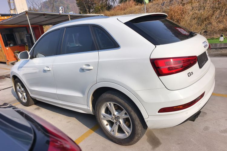 奥迪Q3 2017款 30 TFSI 时尚型车身外观4