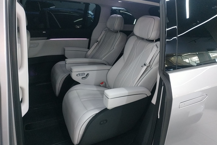 小鹏X9 2024款 702超长续航Max中控内饰7004