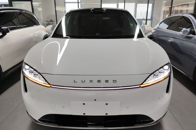 鸿蒙智行 智界R7 2025款 增程 331km Ultra车身外观6001