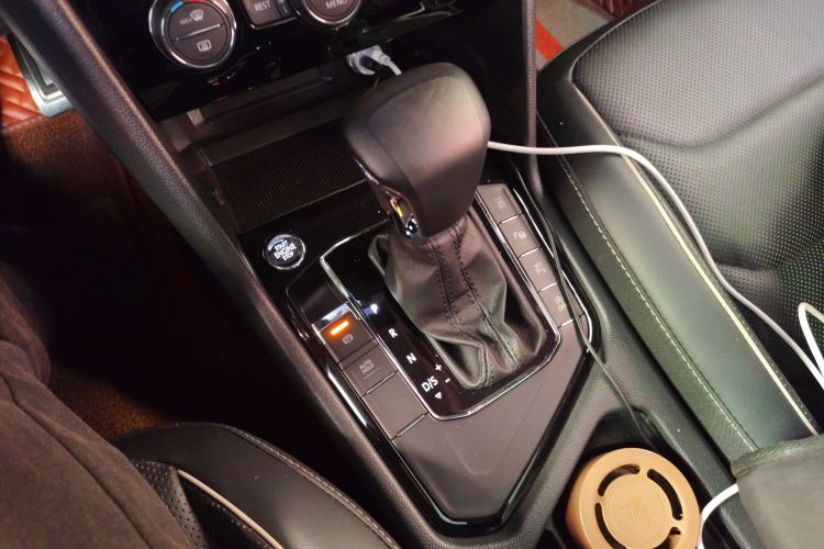 大众 途观L 2021款 330TSI 自动两驱R-Line旗舰版中控内饰18