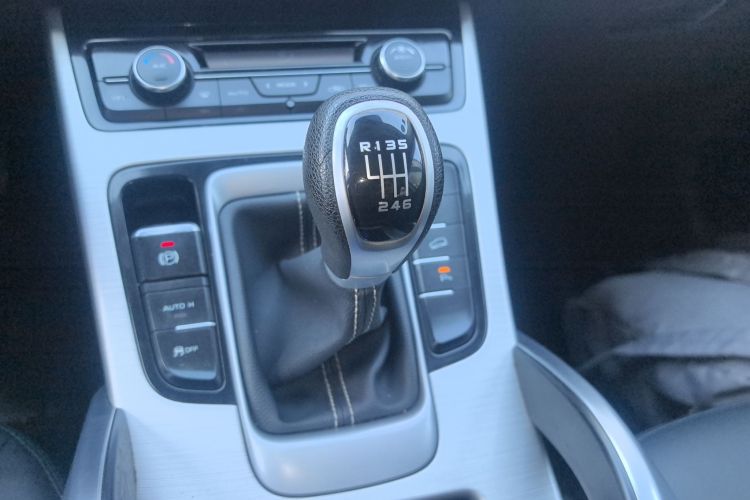 吉利汽车 博越 2016款 2.0L 手动智联型中控内饰18