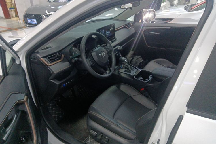 丰田 威兰达 2024款 2.0L CVT两驱豪华PLUS版中控内饰19