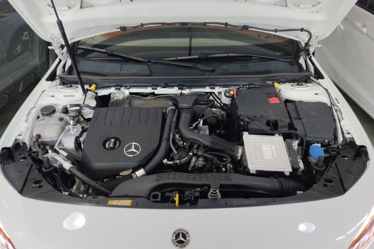 奔驰A级 2022款 改款 A 200 L 运动轿车时尚型机舱底盘24