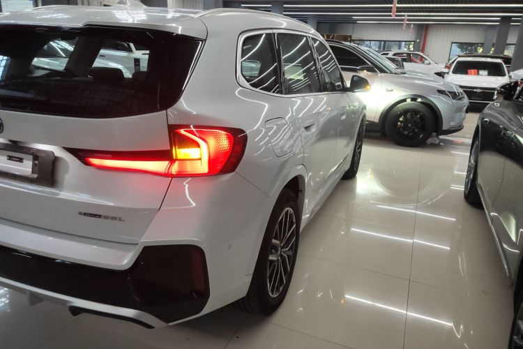 宝马iX1 2023款 eDrive25L M运动套装车身外观6006