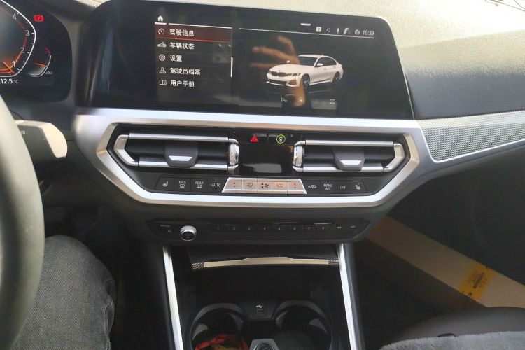 宝马3系 2022款 325Li M运动曜夜套装中控内饰16