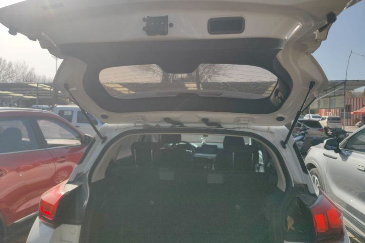 北京汽车 北京X3 2021款 1.5T CVT荣耀版机舱底盘23