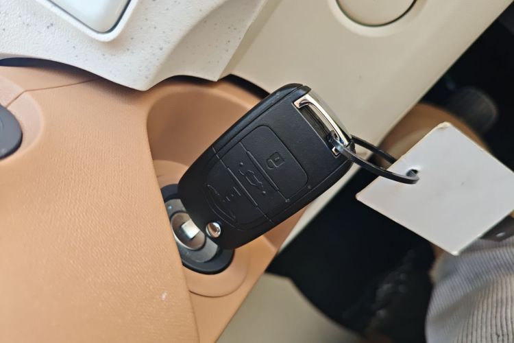 五菱汽车 宏光MINIEV 2024款 第三代 215km 青春版中控内饰11