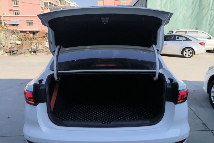 吉利汽车 帝豪 2023款 第4代冠军版 1.5L CVT尊贵型机舱底盘23