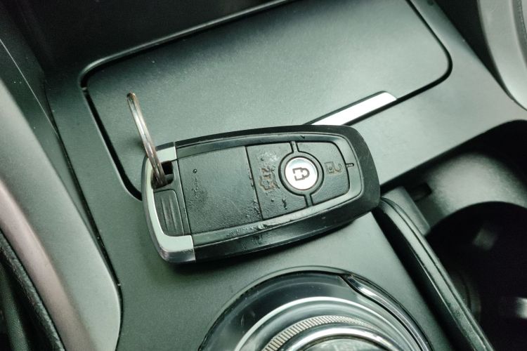 福特 蒙迪欧 2017款 EcoBoost 180 时尚型中控内饰7001