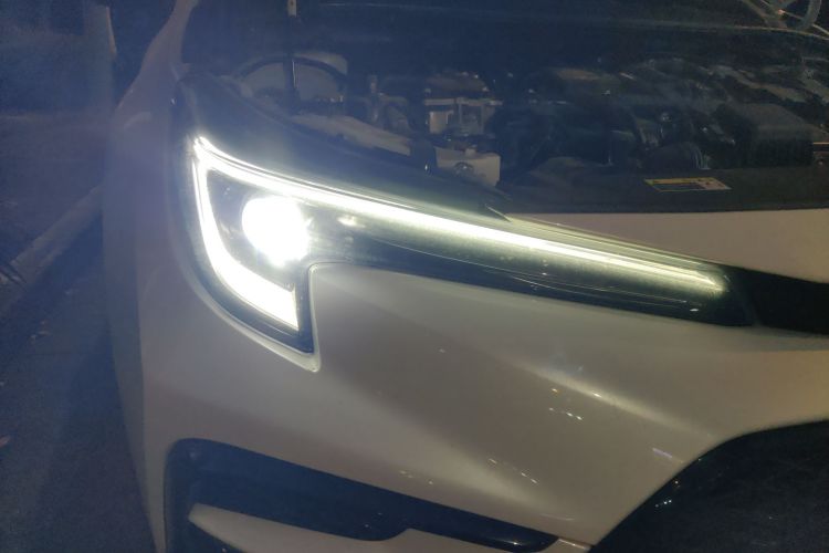 丰田 雷凌 2023款 智能电混双擎 1.8L 运动版车身外观8