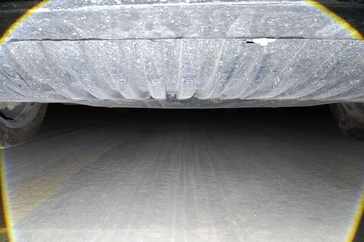 奔驰E级 2023款 改款 E 300 L 时尚型局部细节9008