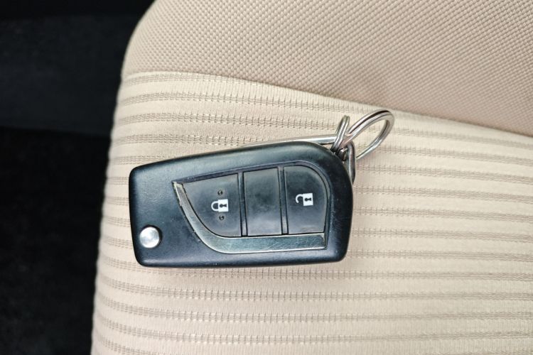 丰田 RAV4荣放 2015款 2.0L 手动两驱都市版中控内饰7001