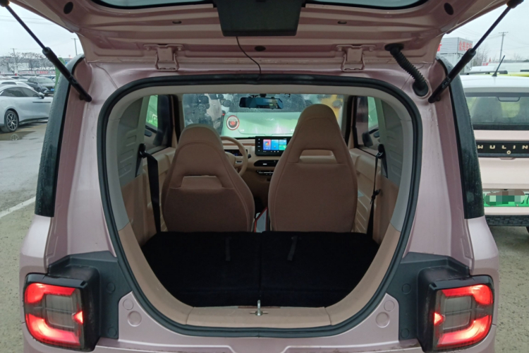 吉利银河 2023款 熊猫mini 200km 灵动熊机舱底盘23