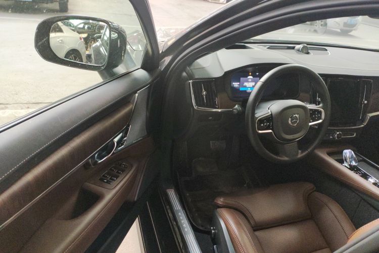 沃尔沃V90 2024款 Cross Country B5 AWD 智尊版中控内饰20