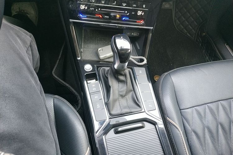 大众 帕萨特 2021款 330TSI 豪华版中控内饰18