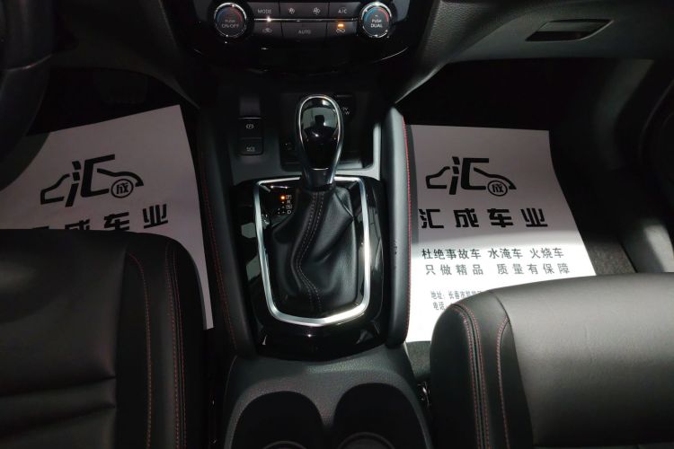 日产 逍客 2021款 2.0L CVT旗舰版中控内饰18