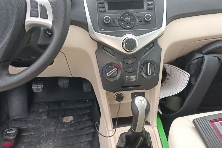 奇瑞 风云2 2015款 1.5L 手动新锐版中控内饰18