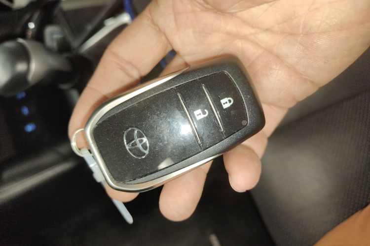 丰田 汉兰达 2018款 2.0T 四驱豪华版 7座 国V中控内饰7001