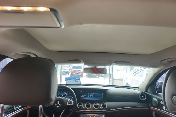 奔驰E级 2018款 改款 E 300 L 运动时尚型局部细节22