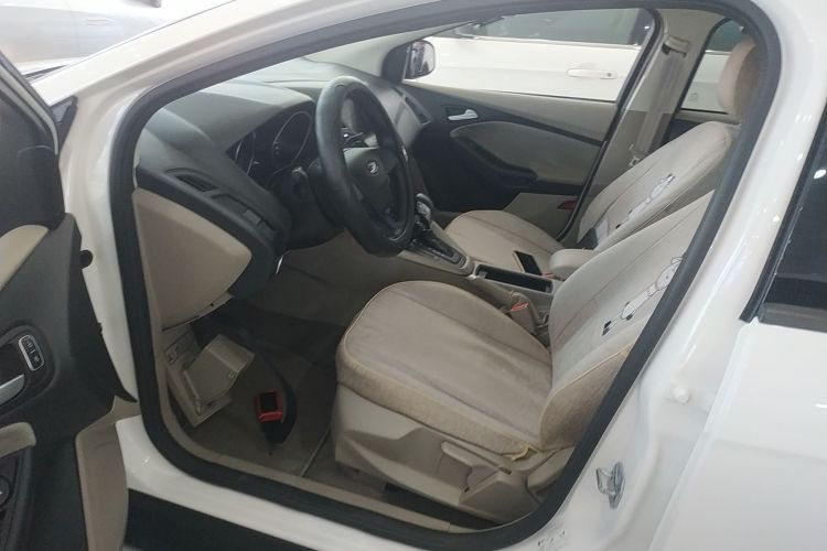 福特 福克斯 2017款 三厢 1.6L 自动舒适型智行版中控内饰19