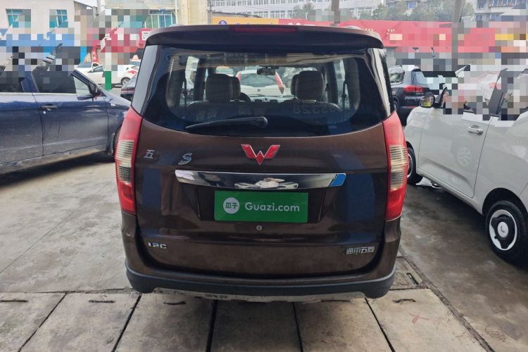 五菱汽车 五菱宏光 2013款 1.2L S舒适型国IV车身外观6