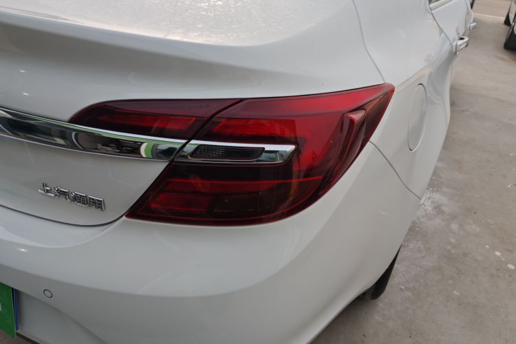 别克 君威 2015款 1.6T 精英技术型车身外观9