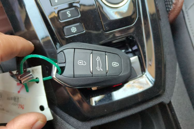 标致408 2024款 360THP 龘龘款 拉图版中控内饰7001