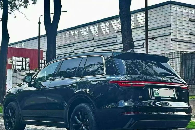 理想汽车 理想ONE 2021款 增程6座版车身外观4