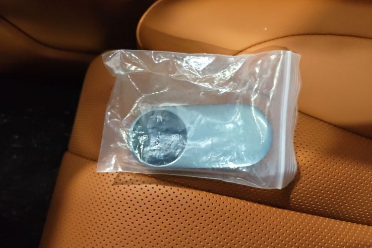 鸿蒙智行 问界M9 2025款 增程 Ultra版 52kWh 6座版中控内饰7001