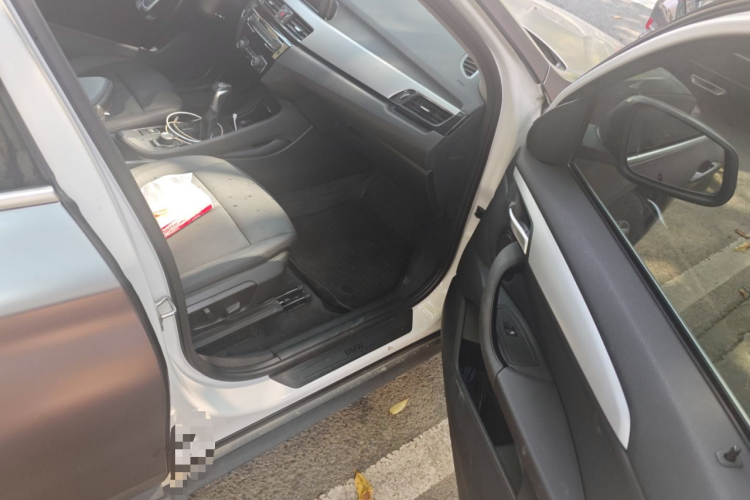 宝马X1 2019款 sDrive20Li 领先型局部细节9005