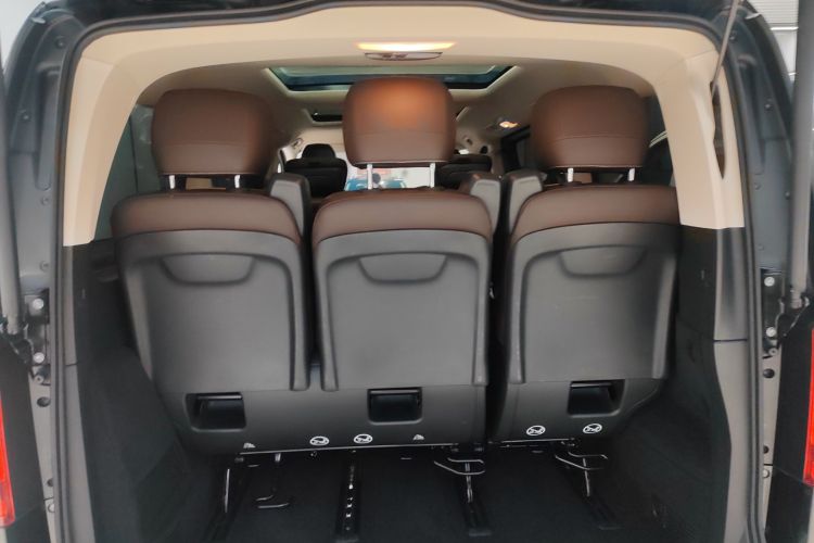 奔驰V级 2022款 V 260 尊贵版局部细节23