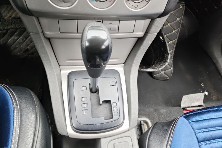 福特 福克斯 2013款 两厢经典 1.8L 自动基本型中控内饰18