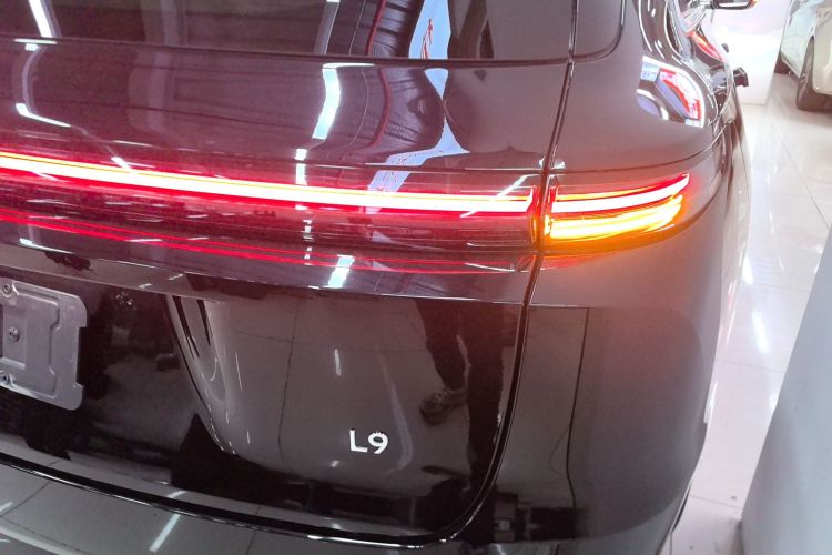 理想汽车 理想L9 2024款 Ultra车身外观9