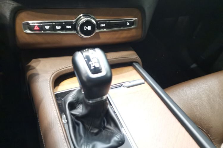 沃尔沃XC90 2020款 改款 T6 智逸豪华版 7座局部细节18