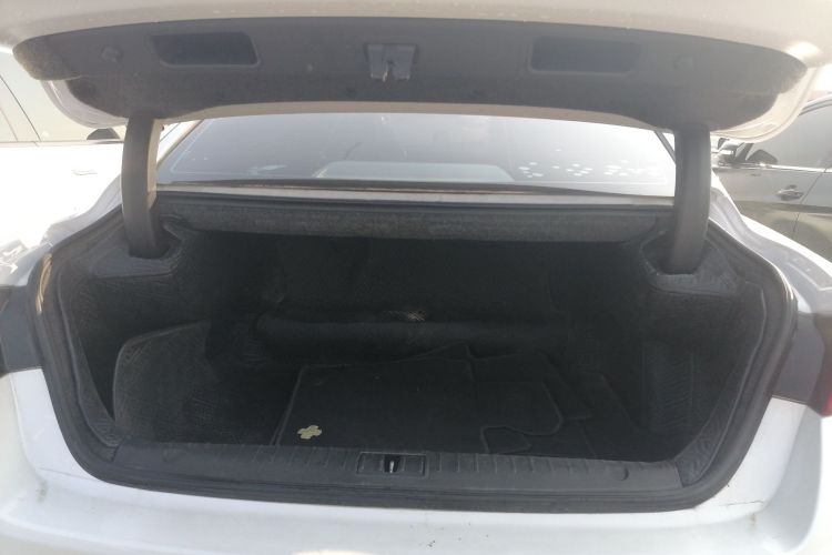 吉利汽车 博瑞 2018款 1.5T MHEV 耀智版机舱底盘23