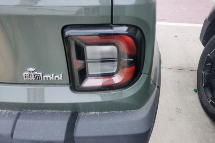 吉利银河 2025款 210km 熊猫骑士车身外观9