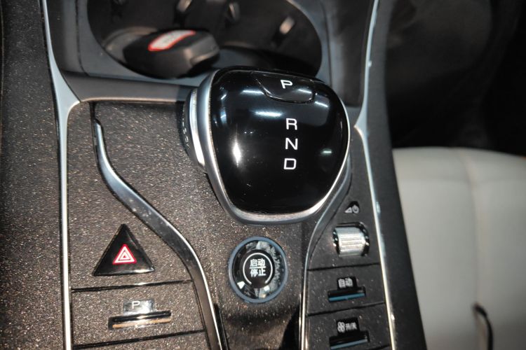 比亚迪 秦PLUS 2023款  冠军版 DM-i 120KM超越型中控内饰18