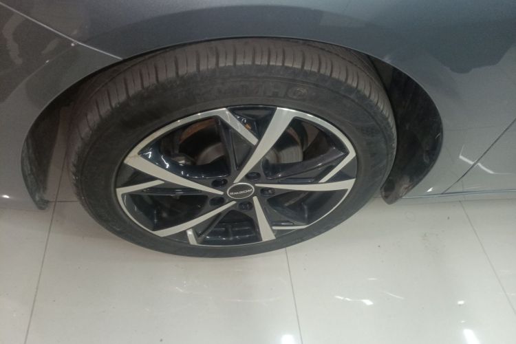 荣威i5 2023款 1.5L CVT尊荣版车身外观6002