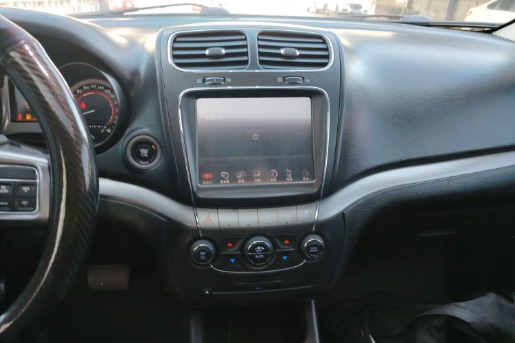 道奇 酷威 2016款 2.4L 两驱旅行版中控内饰16